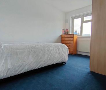 2 bedroom house of multiple occupation to rent - Photo 2