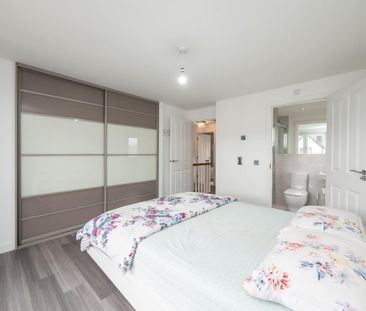 4 bedroom detached house to rent - Photo 6