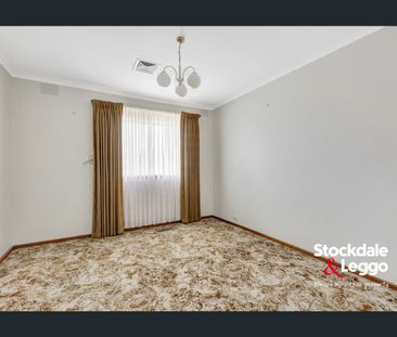 Comfortable Family Living with a Large Lounge Room - Photo 3