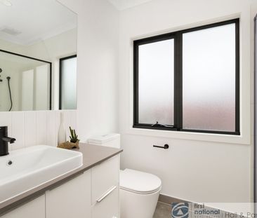 2/11 Burrows Avenue, 3175, Dandenong Vic - Photo 5