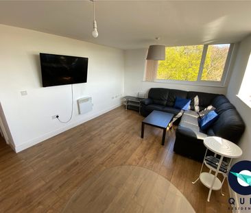 3 bedroom Flat To Rent - Photo 1