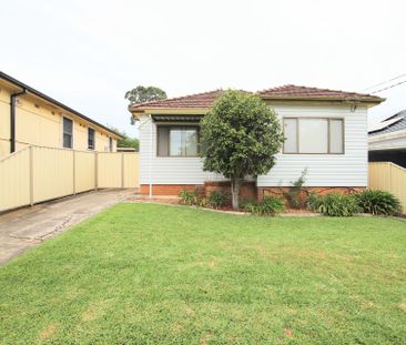 Immaculate Three Bedroom Family Home - Photo 3