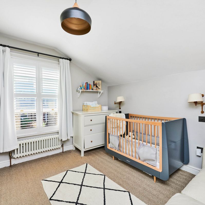Broxash Road, London, SW11 - Photo 1