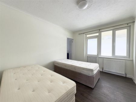 2 bedroom bungalow to rent - Photo 3