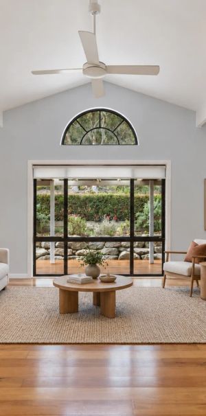 Expansive family Living - Photo 1