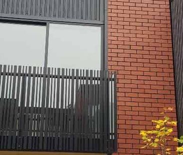 Modern City-Centre 3 Bedroom Apartment - Photo 5