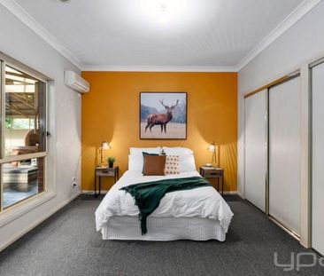 Large 3 Bedroom Home! - Photo 6