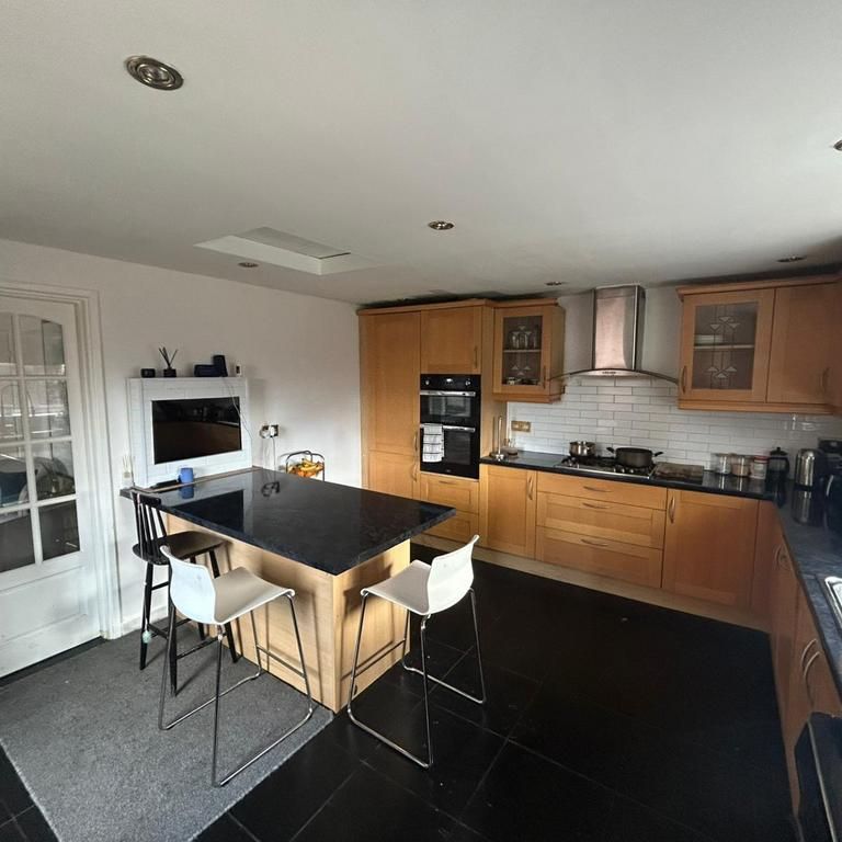4 bedroom detached house to rent - Photo 1