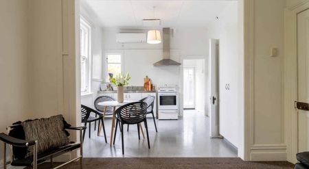 Modernised Character Villa close to City - Photo 5