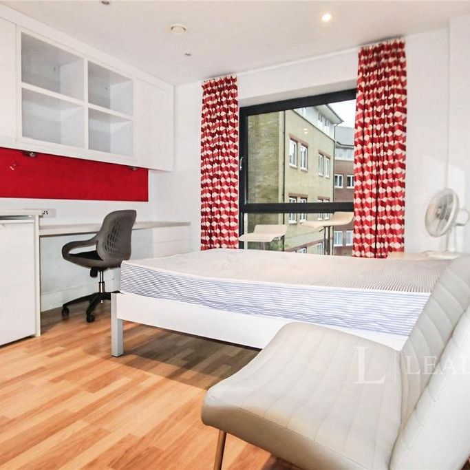 Studio to rent - Photo 1