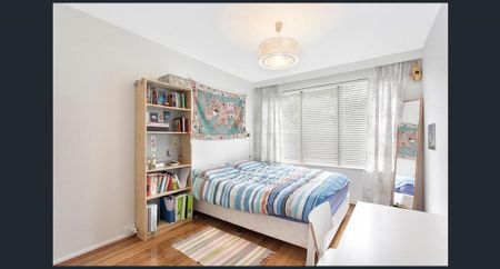 GROUND FLOOR WITH MODERN TOUCH AND WATER INCLUDED - Photo 4