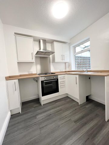 2 bedroom terraced house to rent - Photo 2