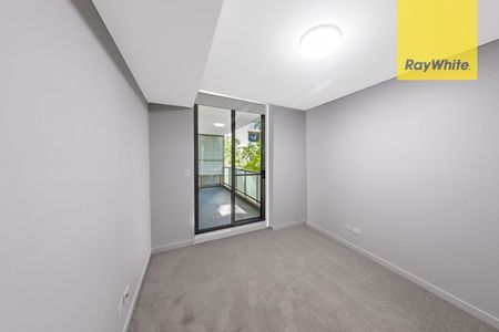 REFRESHED NORTH FACING MODERN TWO-BEDROOM APARTMENT WITH LEAFY AND PRIVATE ASPECT - Photo 3