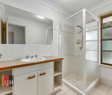 LOVELY, 2 BEDROOM TOWNHOUSE IN EVERTON PARK ! - Photo 1