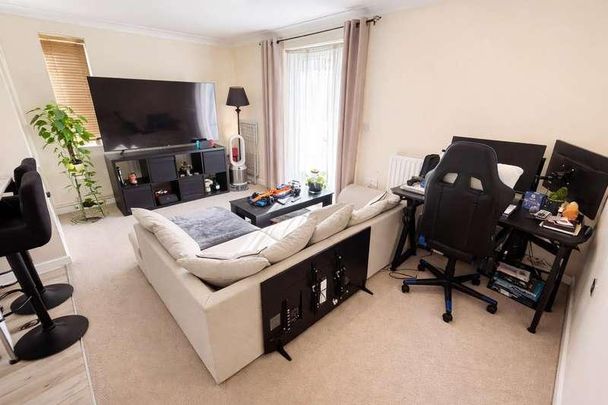 James Road, Gosport, PO13 - Photo 1