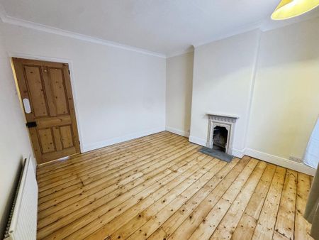 2 bedroom terraced house to rent - Photo 4