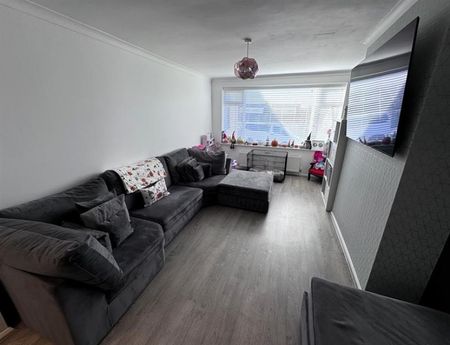 4 Bedroom Semi Detached To Let - Photo 2