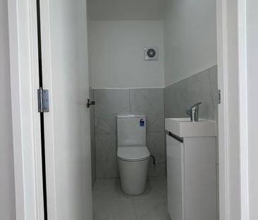 Beautiful Modern Family Home in a Prime Howick Location - Photo 4