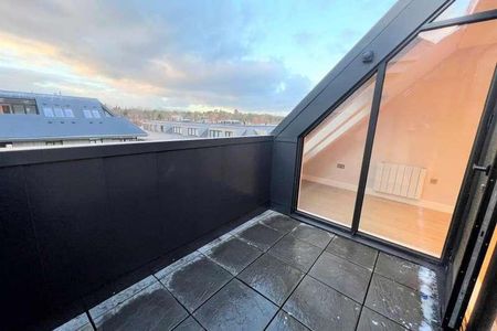 Woking, Surrey, GU21 - Photo 4