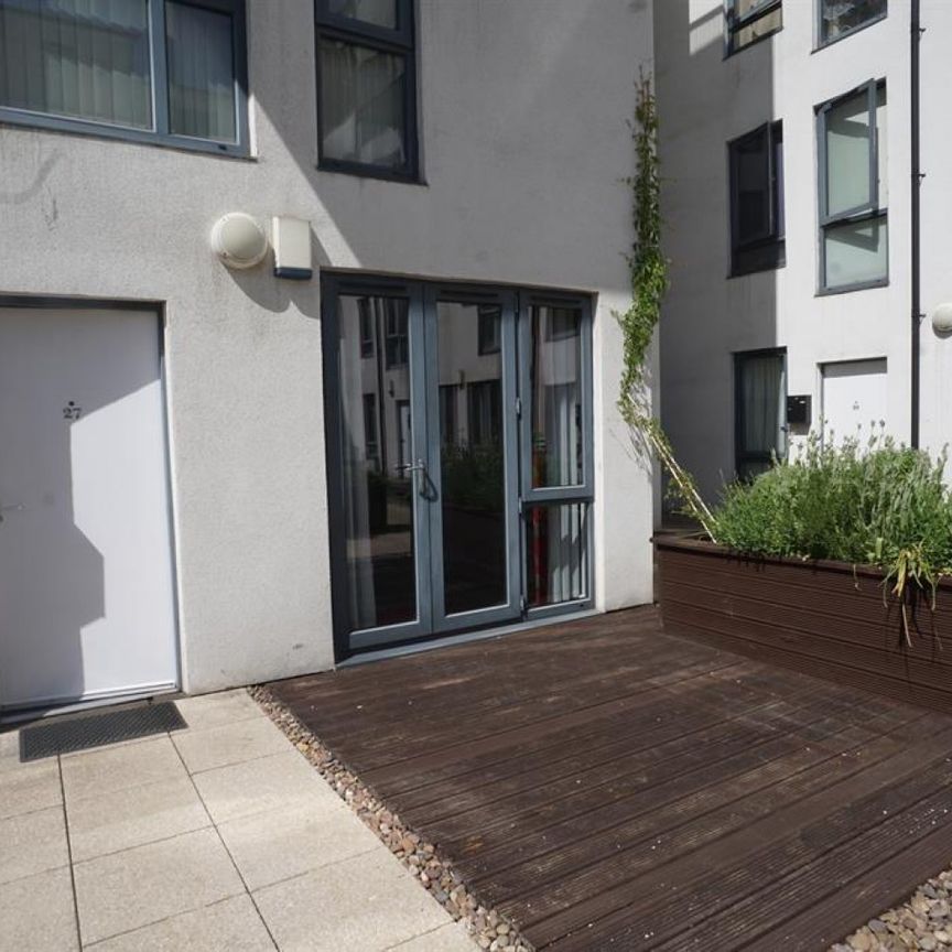 1 bedroom Flat To Let - Photo 1