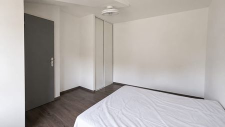 Location Appartement 4 pièces 110m² NEUVILLE DE POITOU 86170 - Photo 5