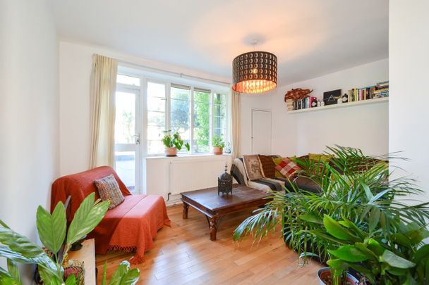 3 Bed Flat, Bradstock House, E9 - Photo 1