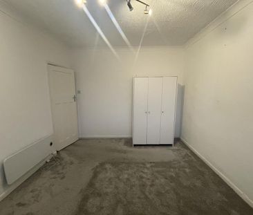 2 bedroom maisonette to rent - Photo 2