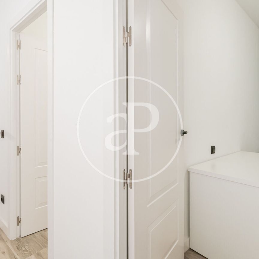 Flat for rent in calle Hermosilla - Photo 1