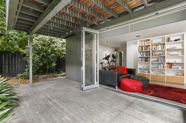 Executive-Styling, Easy Living! - Photo 1