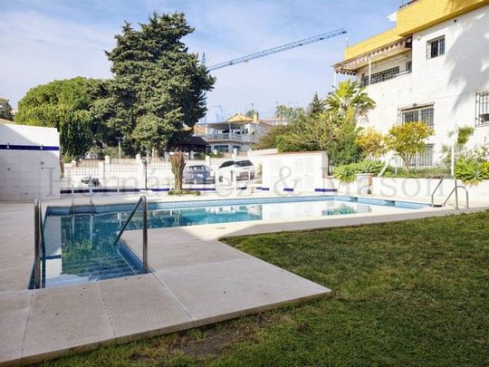 Alquiler de piso en Calle Aguilar - Photo 1