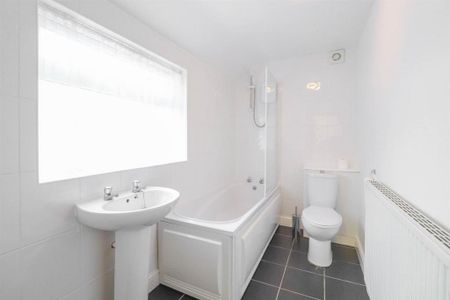 2 bedroom terraced house to rent - Photo 4