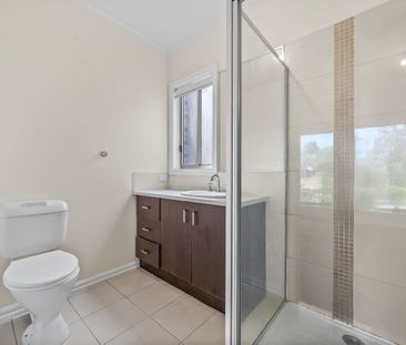 17 Lucas Terrace, Taylors Hill, Vic 3037 - Photo 5