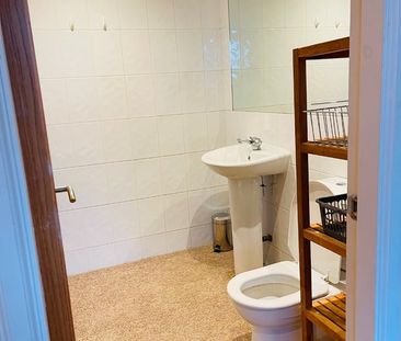 2 Bed Flat, Warwickgate House, M16 - Photo 2