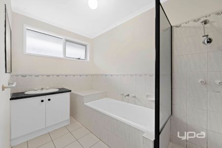 26 Currunghi Court, ST ALBANS - Photo 5