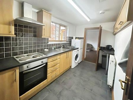 2 bedroom terraced house to rent - Photo 4