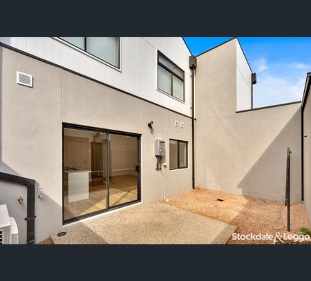 102 Farm Crescent, Donnybrook, Vic 3064 - Photo 2