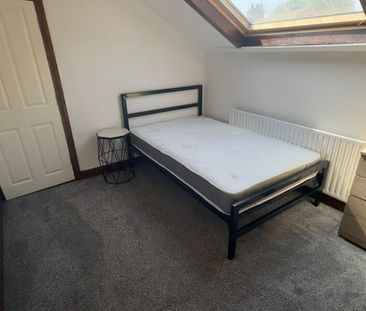 Room 5, Knowle Avenue, Burley, Leeds, LS4 2PQ - Photo 5