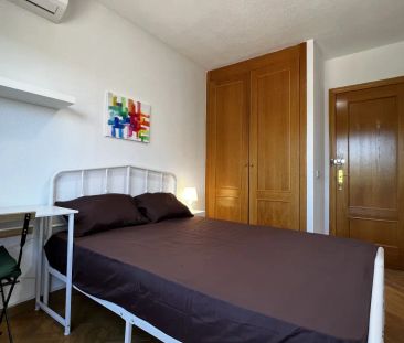 Room in a shared 6-bedroom apartment for rent in Orcasur. - Photo 4