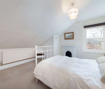 An ideal two bedroom top floor flat, ideally located on Allfarthing... - Photo 4