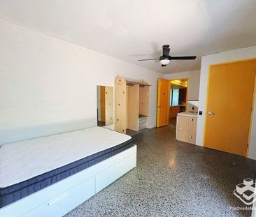 Short/Long -Term stay Available - Furnished Oversize Studio Availab... - Photo 2