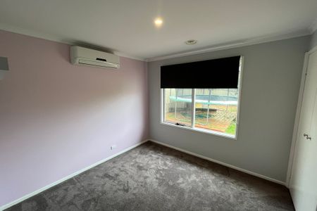 Beautiful Family Home in Cranbourne North - Photo 3