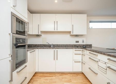 Chrisp Street Canary Wharf, E14 - Photo 3