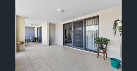 Contemporary Two-Bedroom Apartment in a Quiet, Convenient Location - Photo 3