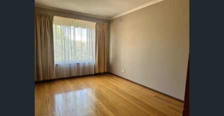 “Spacious & Convenient Family Home – Walk to School” - Photo 5