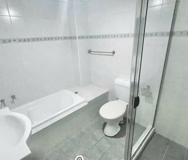 WELL PRESENTED GROUND FLOOR 2 BEDROOM UNIT! - Photo 5