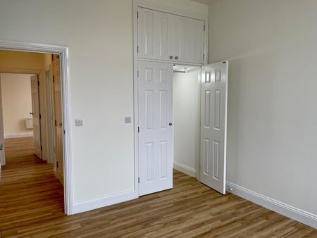 2 bedroom Flat To Let - Photo 3