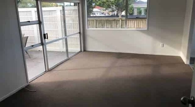 Charming 3-Bedroom House in Auckland's Henderson A - Photo 1