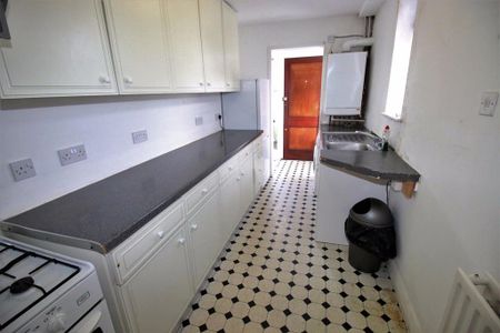 3 bedroom flat to rent - Photo 2