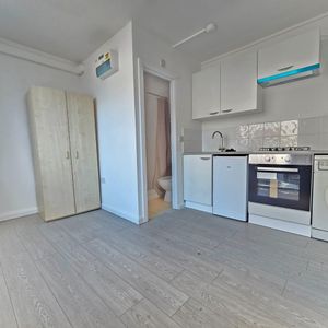 Studio Flat, Riverside Road, N15 - Photo 2