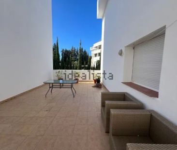 Alquiler de piso en Calle de las Adelfas - Photo 2
